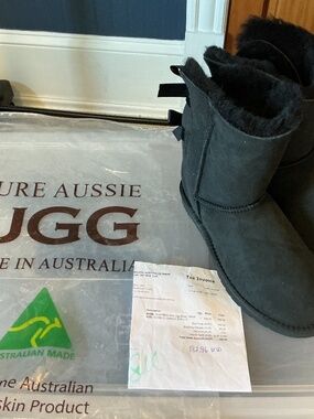 Pure Aussie UGG Short Metro Bow black, suede boots